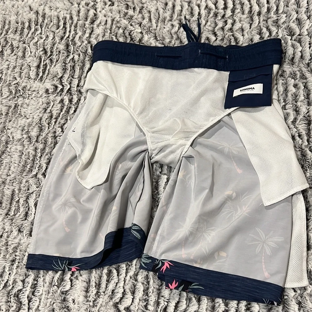 Men’s Sonoma Swim trunks with Toucan birds & Palm trees Medium